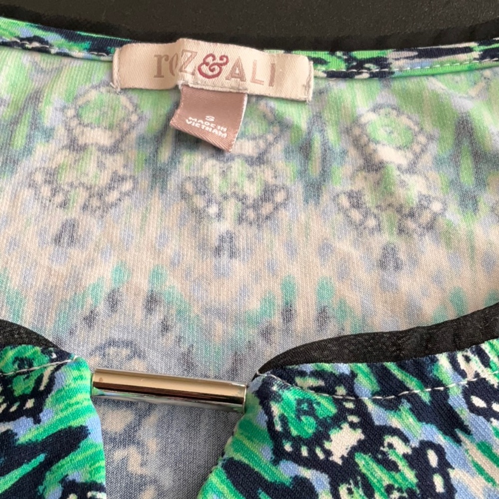 🌺$4.00 must bundle 🌺Roz & Ali Blouse - Picture 3 of 4